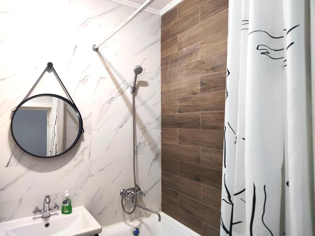 Loftik Apartments Shevchenko Street Almaty Ngoại thất bức ảnh